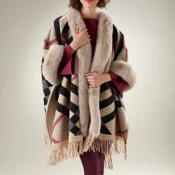 Shop Cape L'Élégance à Fleur de Peau Vêtements
